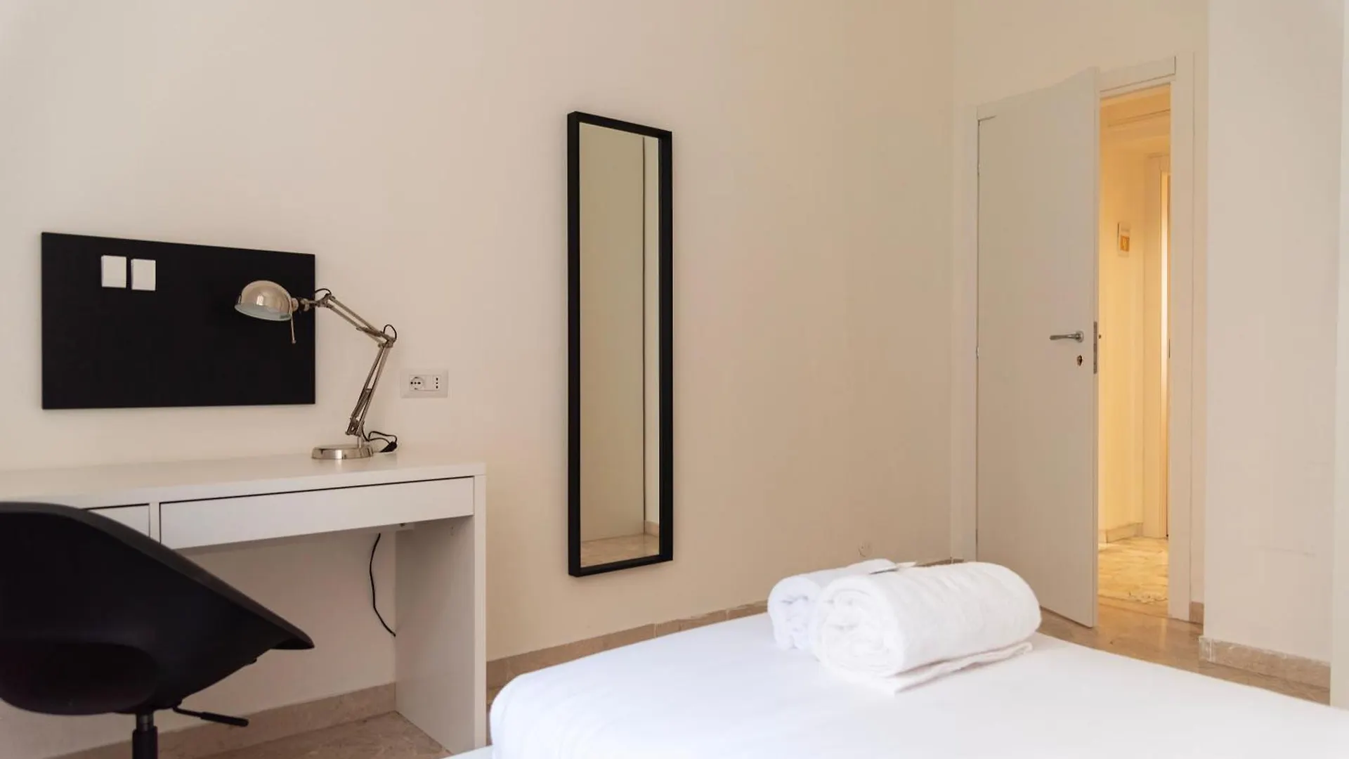 Youhosty - Cattolica University Big Apartment Milaan