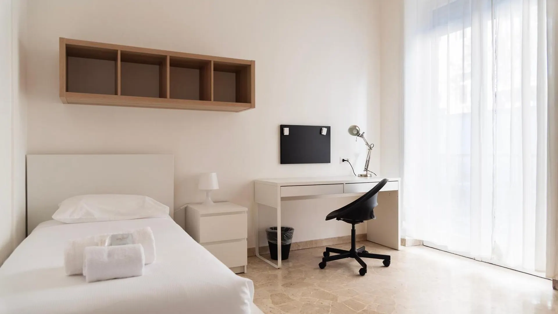 Youhosty - Cattolica University Big Apartment Milán 0*,