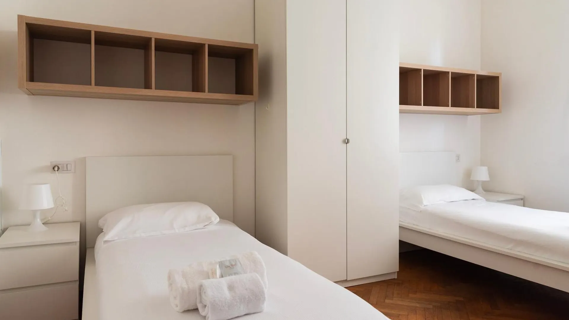 Youhosty - Cattolica University Big Apartment Milán 0*,  Italia