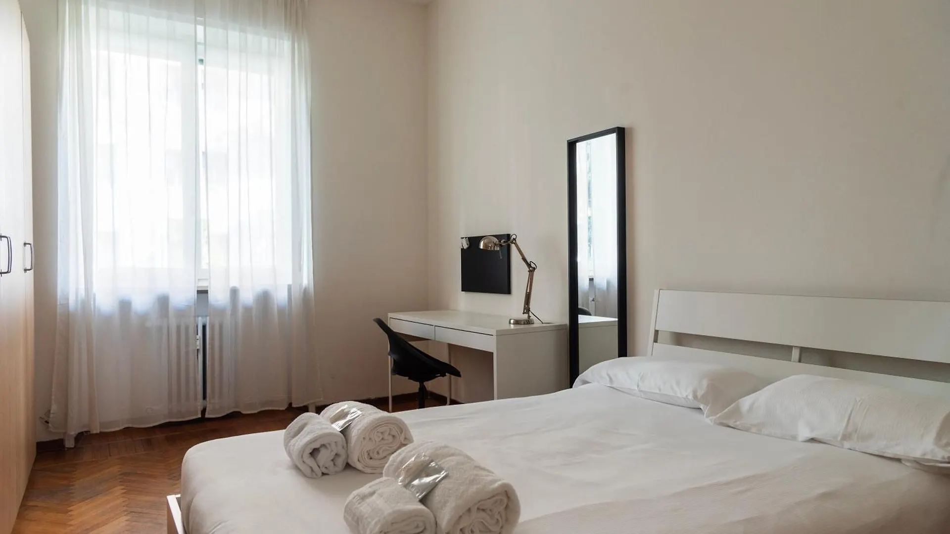 Youhosty - Cattolica University Big Apartment Milán 0*,